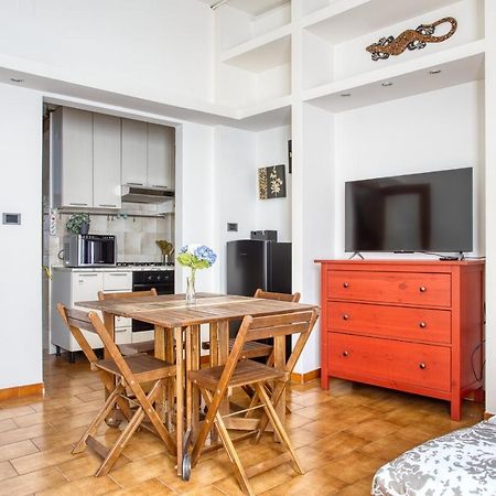 ミラノJoivy Adorable 1 Bed Flat Near Centreアパートメント エクステリア 写真